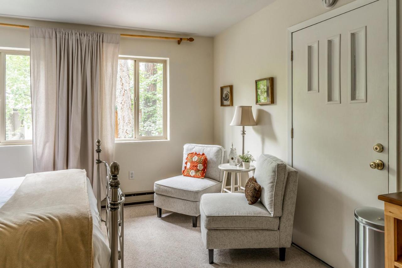 Yenne Point Studio Hotel Bigfork Esterno foto